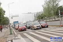 郑州富士康：合作路施工，安全处治堵 