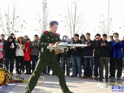 郑州富士康百名员工消防指挥中心取“真经” 