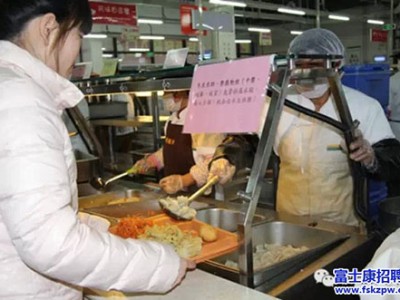 园区动态，郑州富士康园区免费水饺助员工过节
