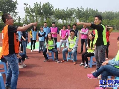 烟台富士康园区，工会举办“嗨青春”拓展训练活动