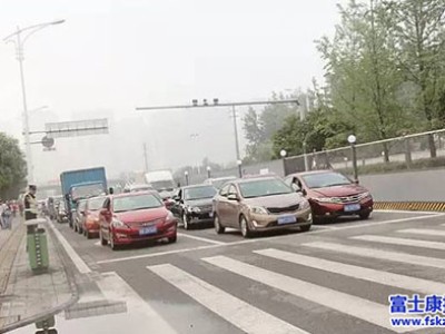 郑州富士康：合作路施工，安全处治堵 