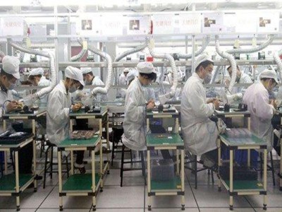 富士康复工：20人一个工作组 日产200万医用口罩，满足富士康员工需要