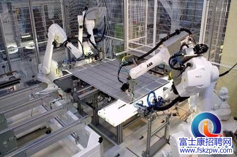 iPhone 6用机器人生产，郑州富士康厂区做最后测试