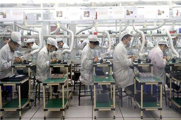 富士康复工：20人一个工作组 日产200万医用口罩，满足富士康员工需要
